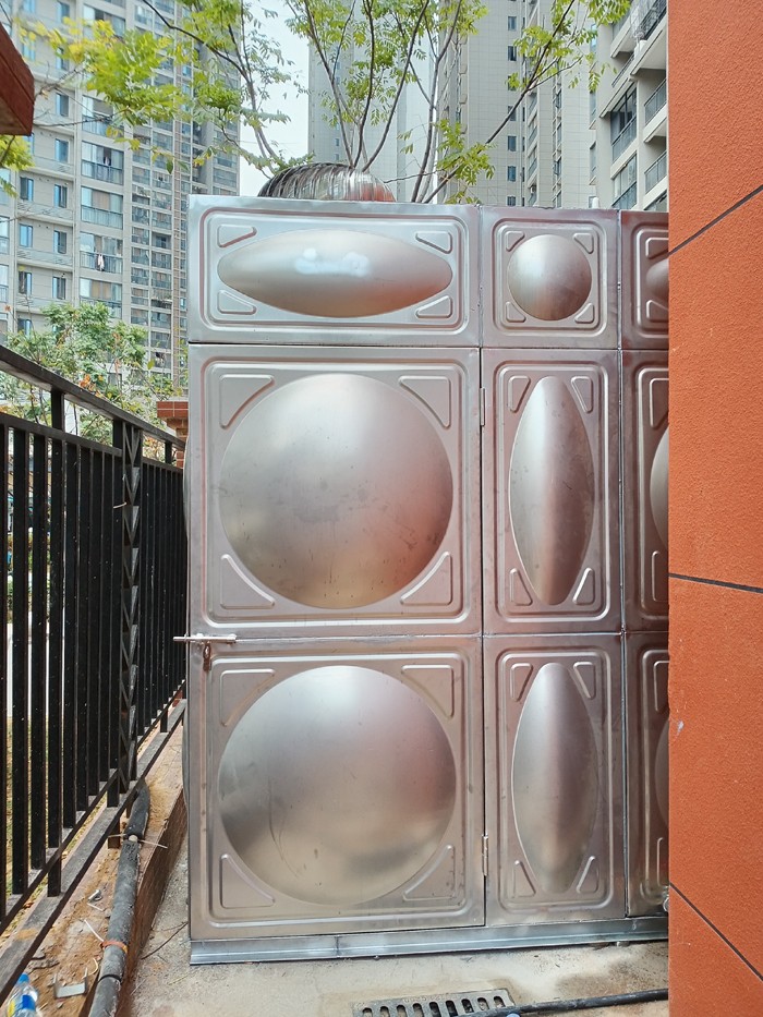 06箱式一体化泵房外观泵房门.jpg